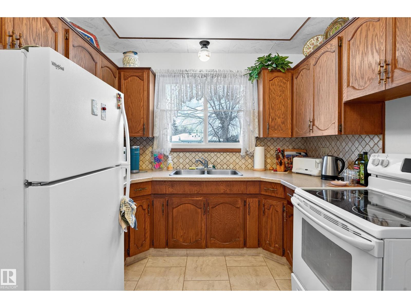 5607 97 AV NW, Edmonton