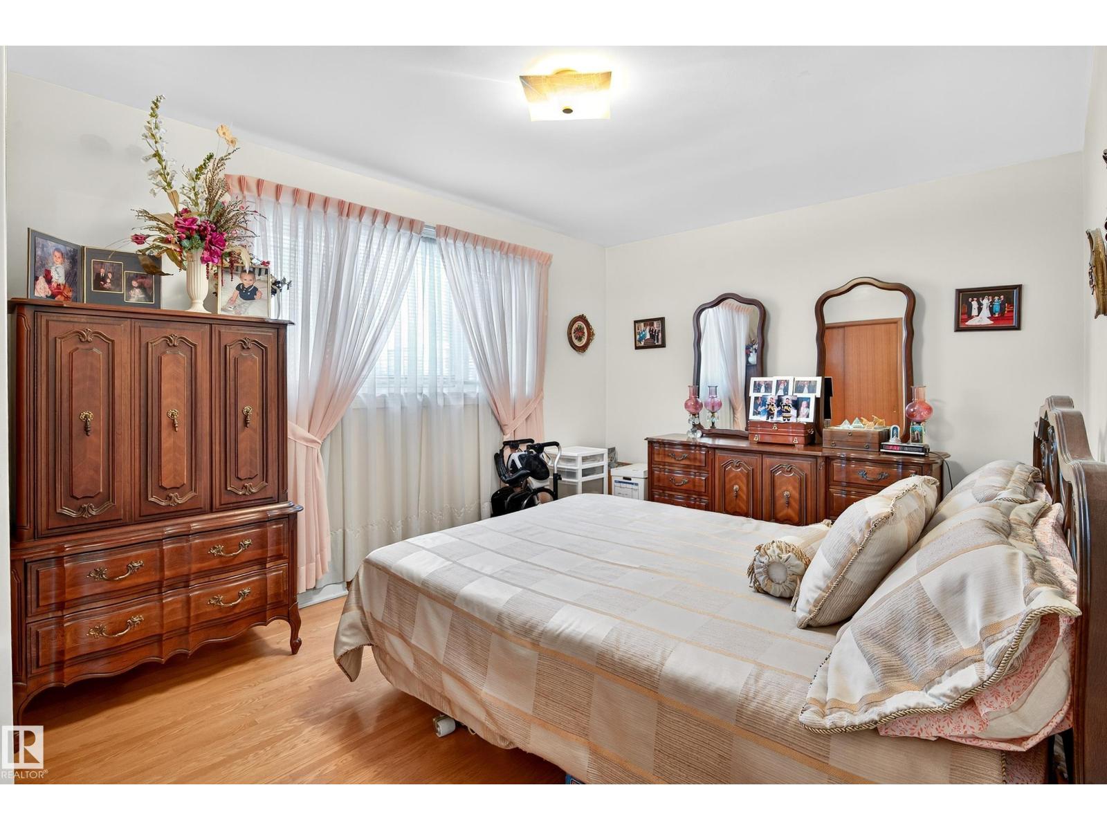 5607 97 AV NW, Edmonton