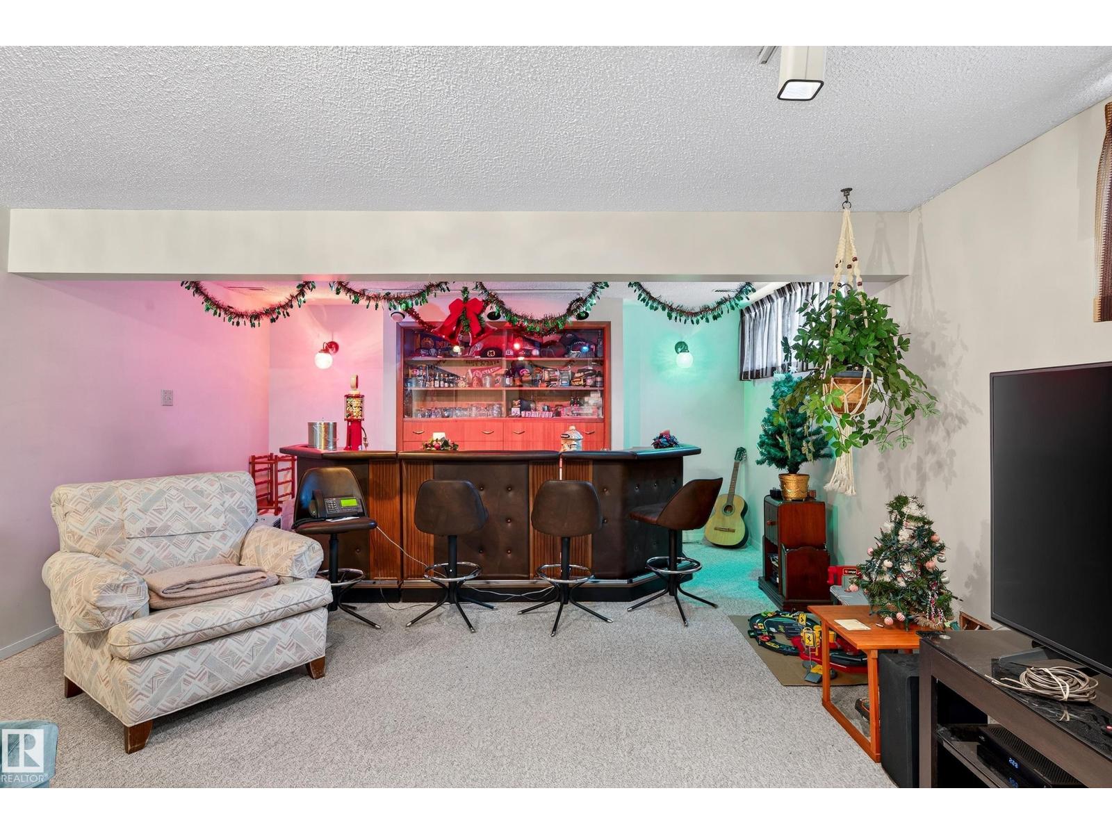 5607 97 AV NW, Edmonton