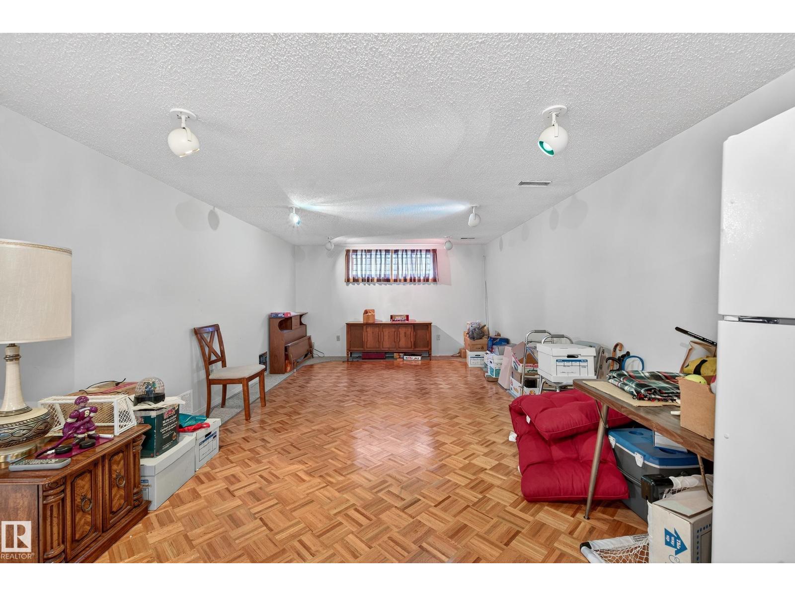 5607 97 AV NW, Edmonton