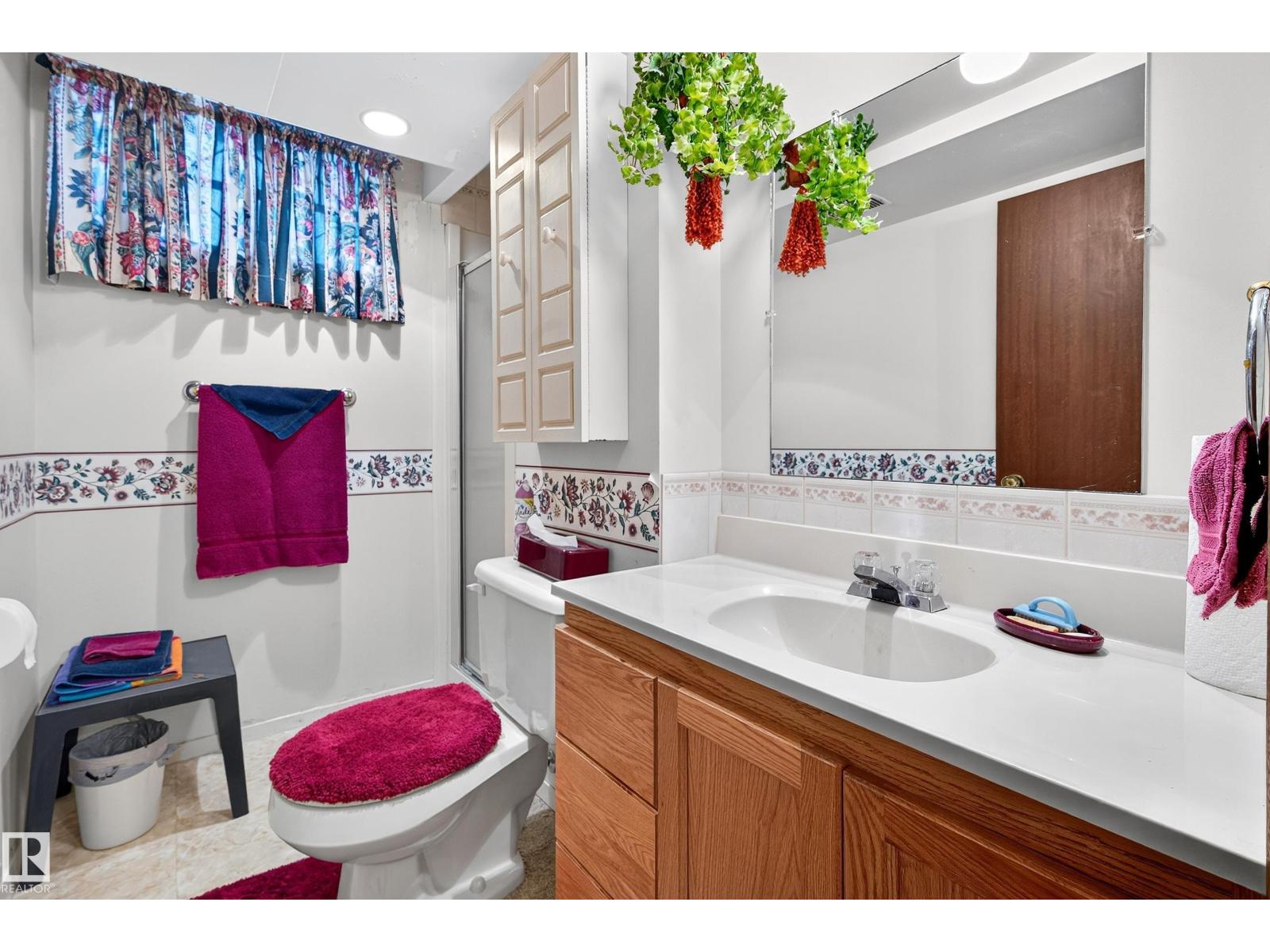 5607 97 AV NW, Edmonton