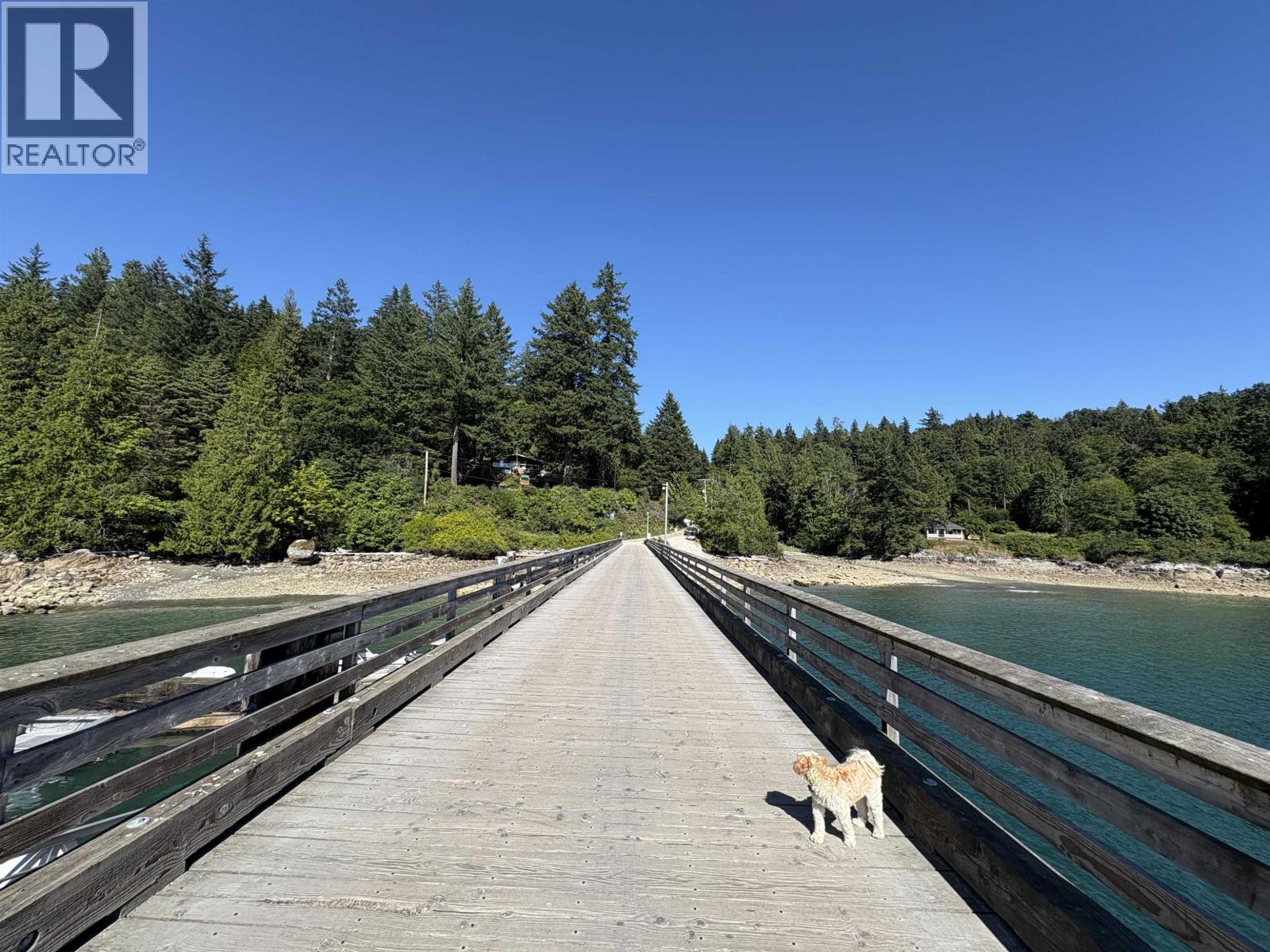660 ANDY'S BAY ROAD, Gambier Island