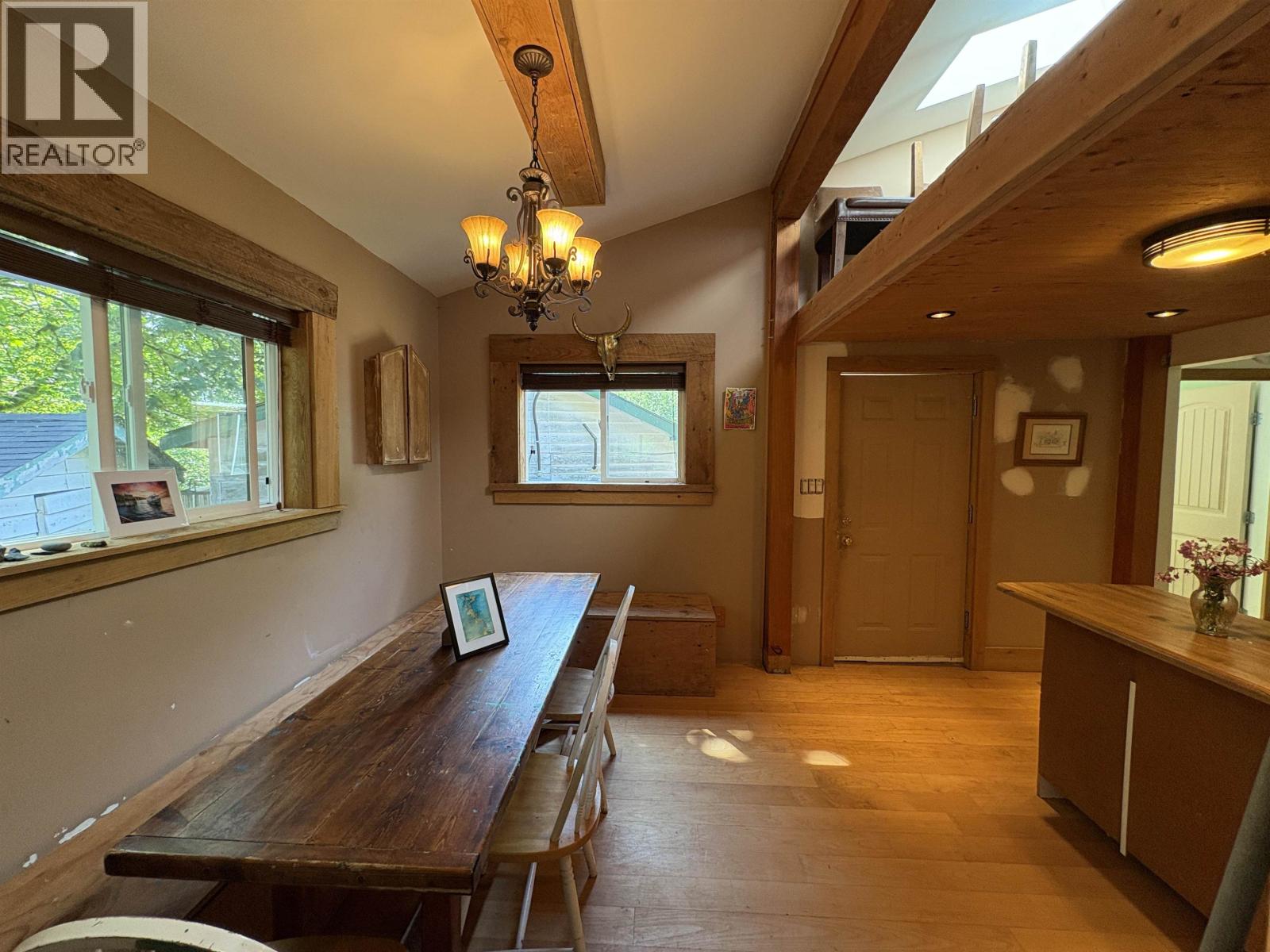 660 ANDY'S BAY ROAD, Gambier Island
