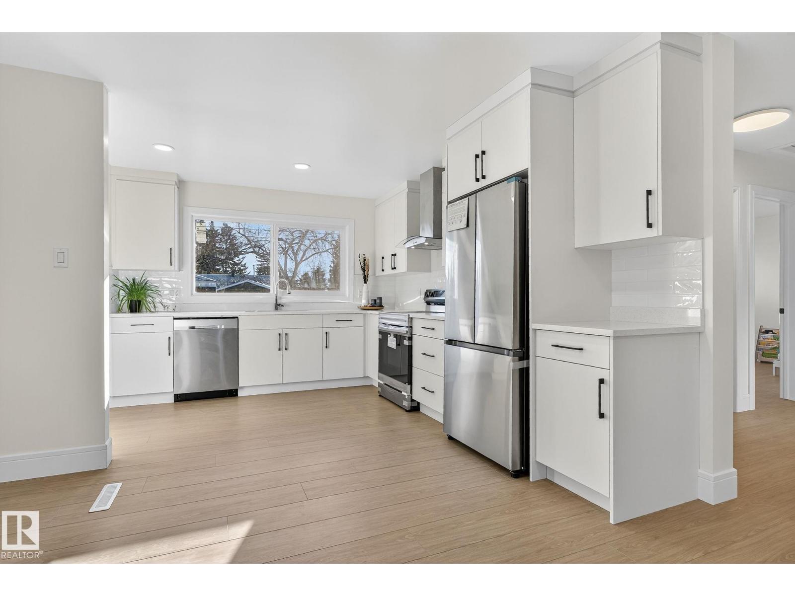 11155 37 AV NW, Edmonton