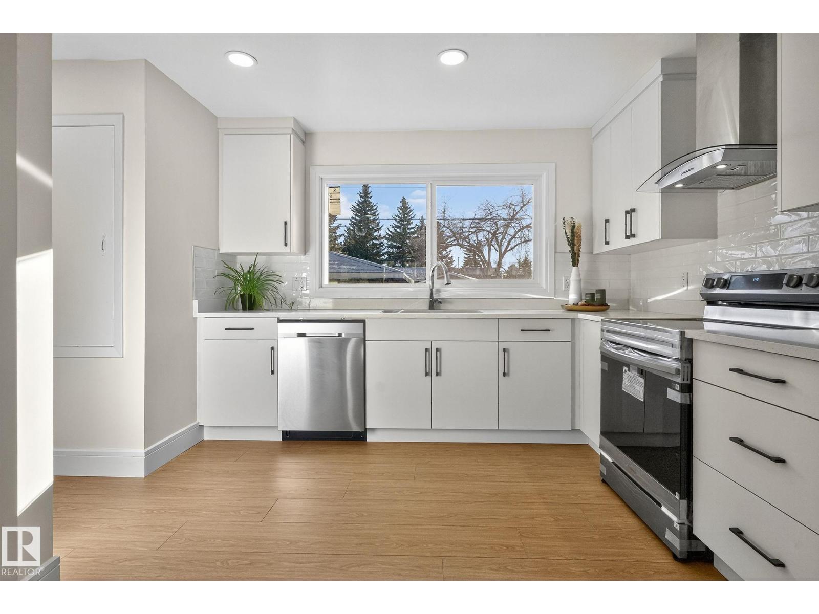 11155 37 AV NW, Edmonton