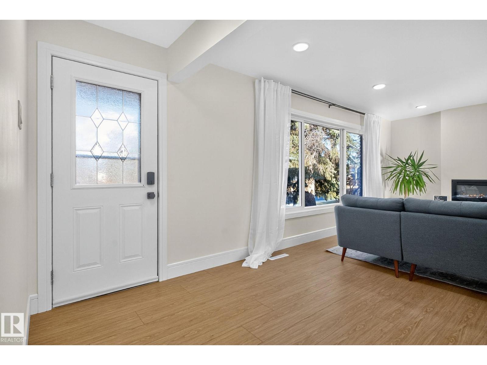 11155 37 AV NW, Edmonton