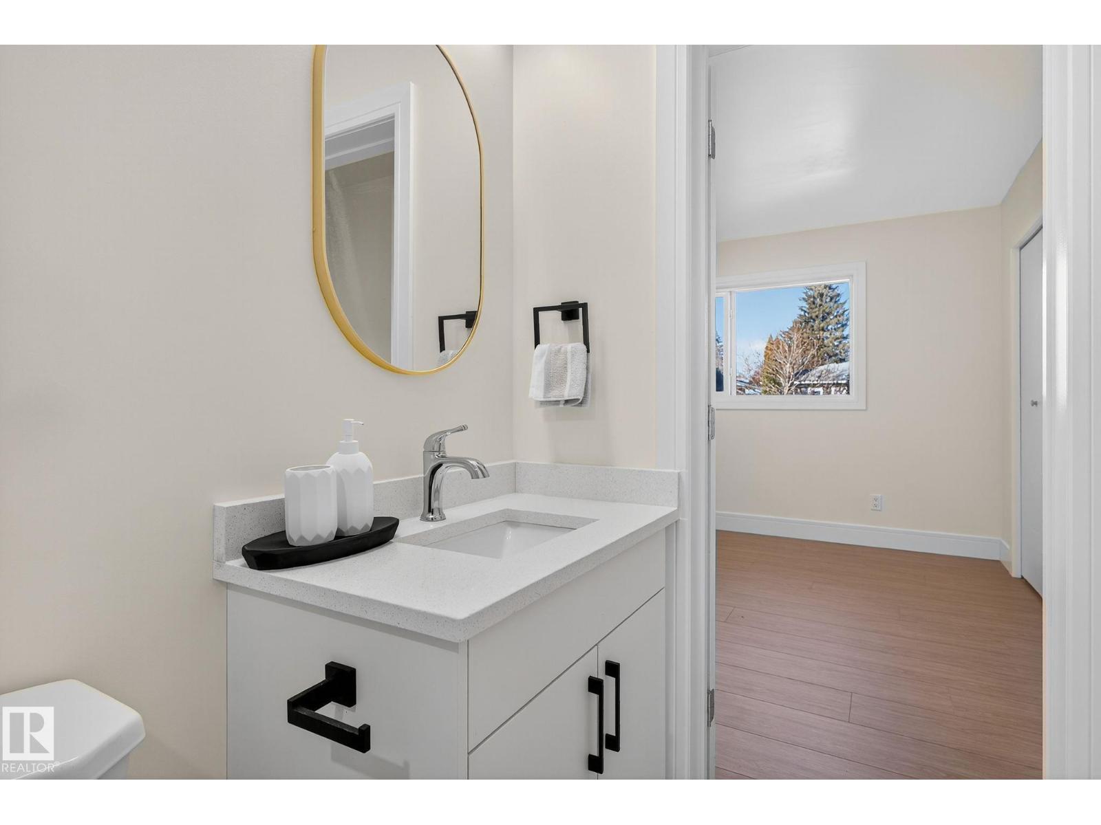 11155 37 AV NW, Edmonton