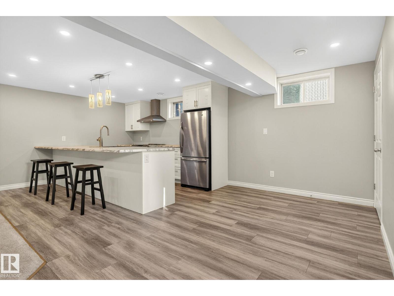 11155 37 AV NW, Edmonton