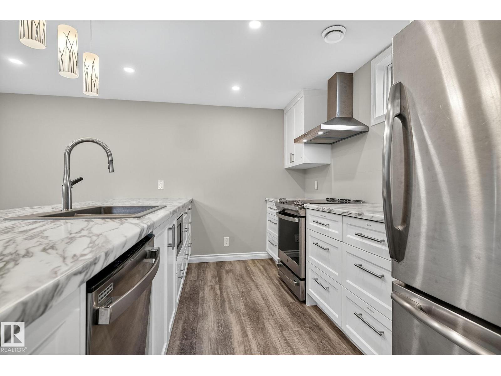 11155 37 AV NW, Edmonton