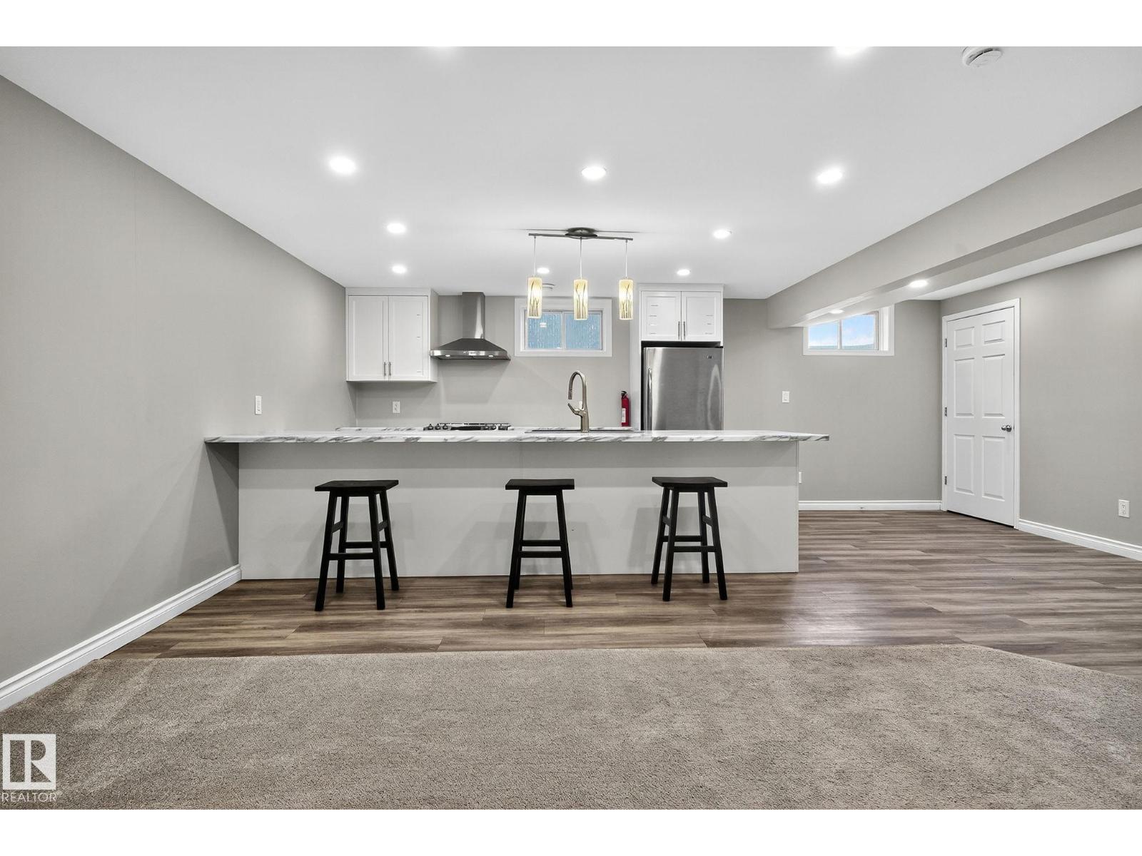 11155 37 AV NW, Edmonton