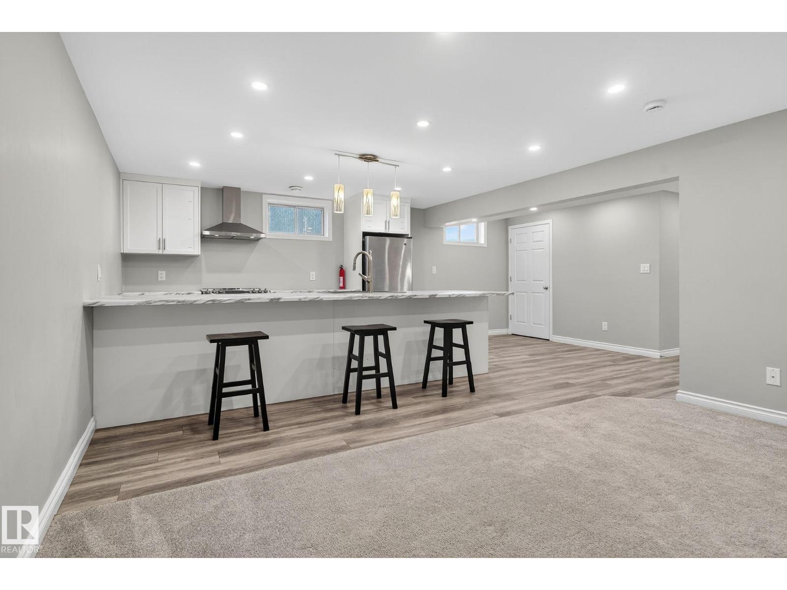 11155 37 AV NW, Edmonton