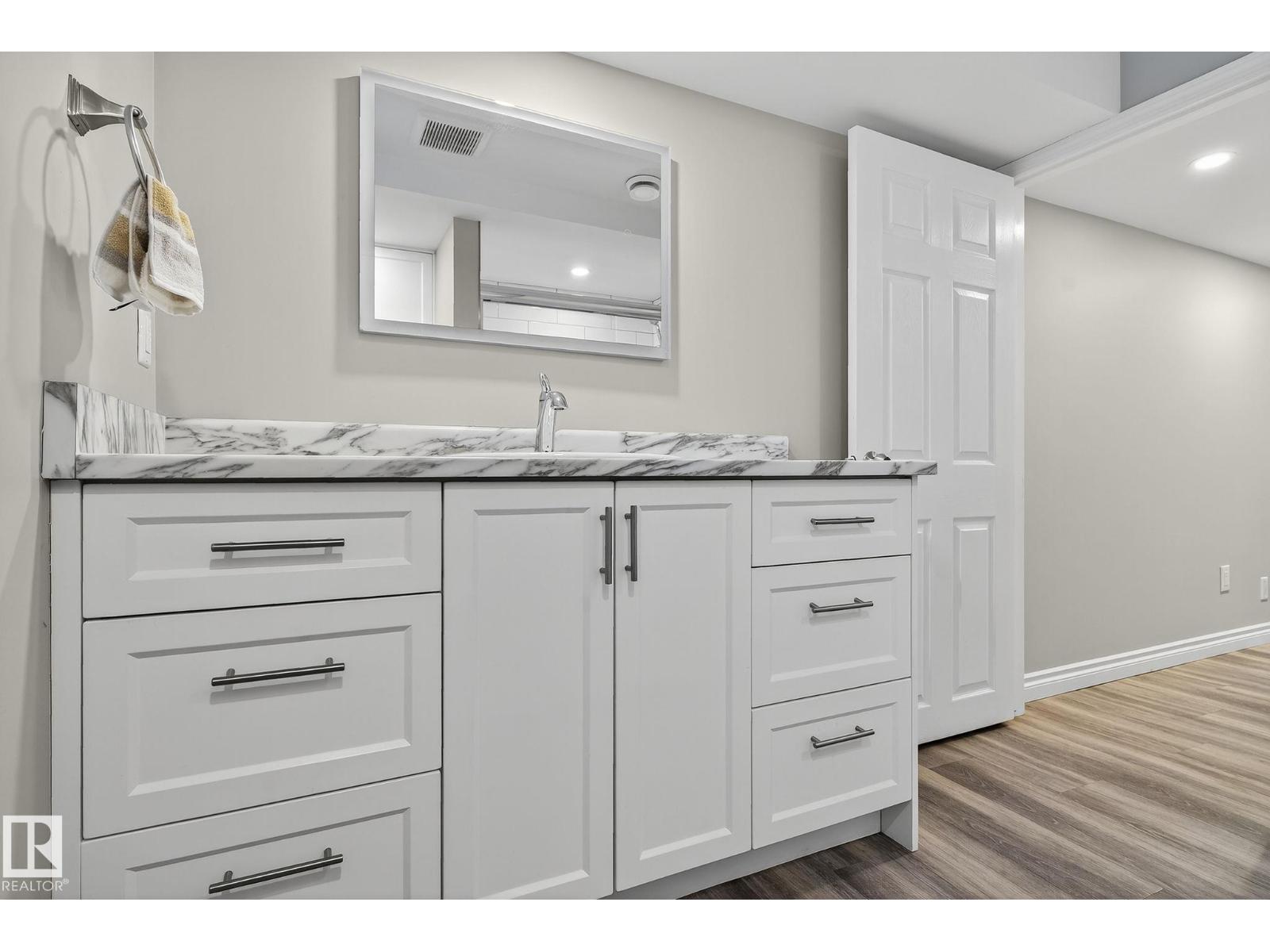 11155 37 AV NW, Edmonton