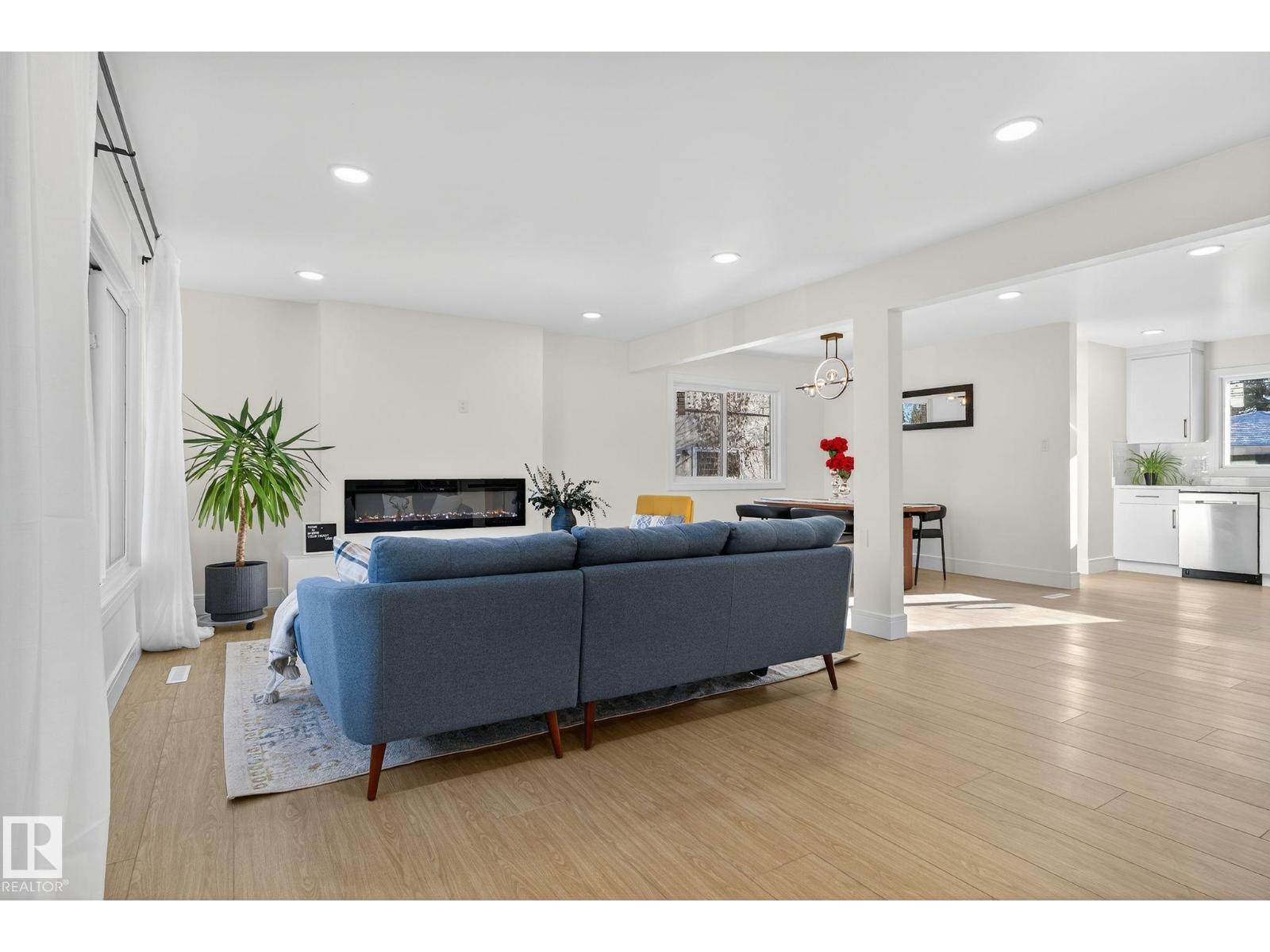 11155 37 AV NW, Edmonton