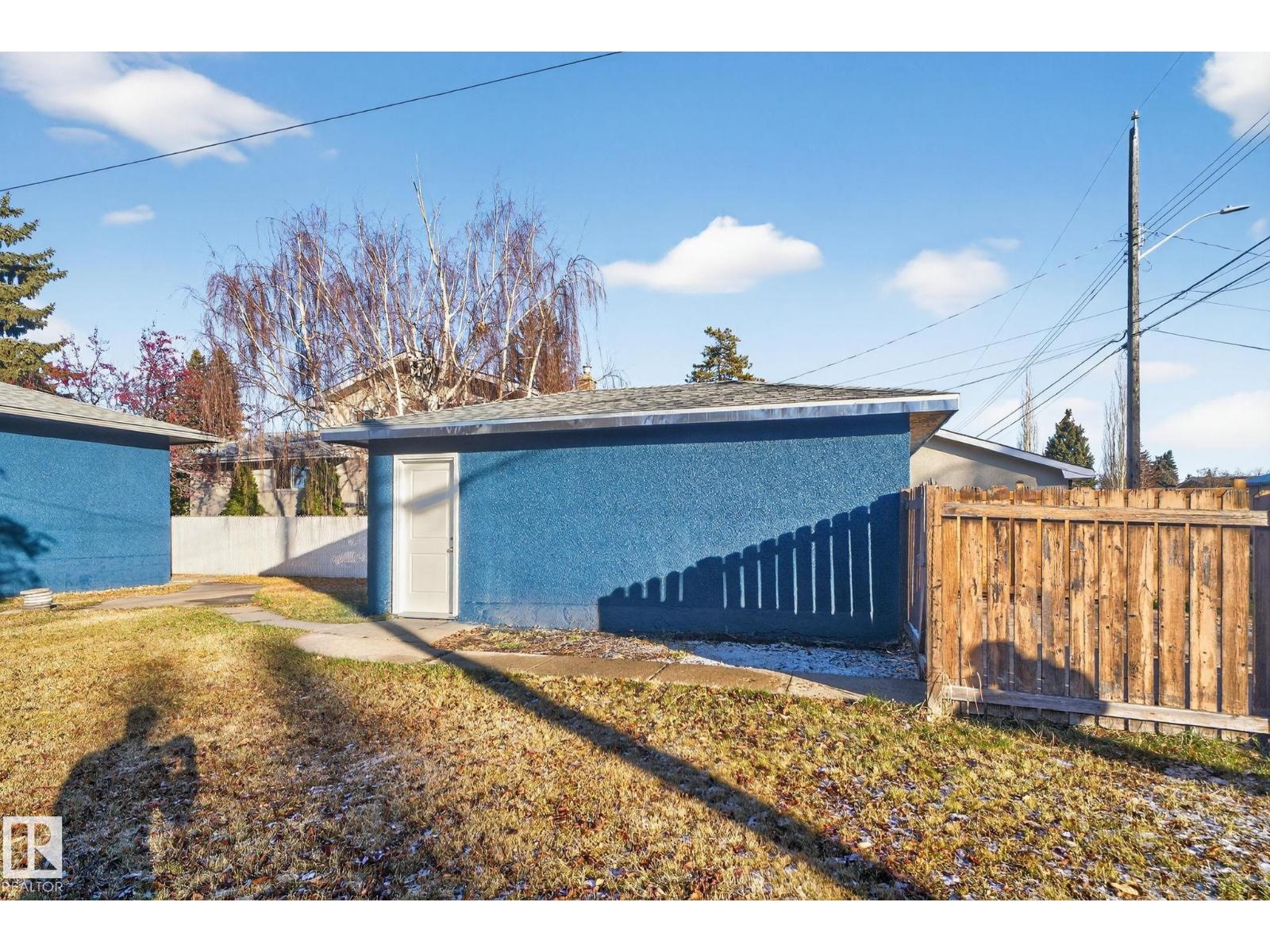 11155 37 AV NW, Edmonton