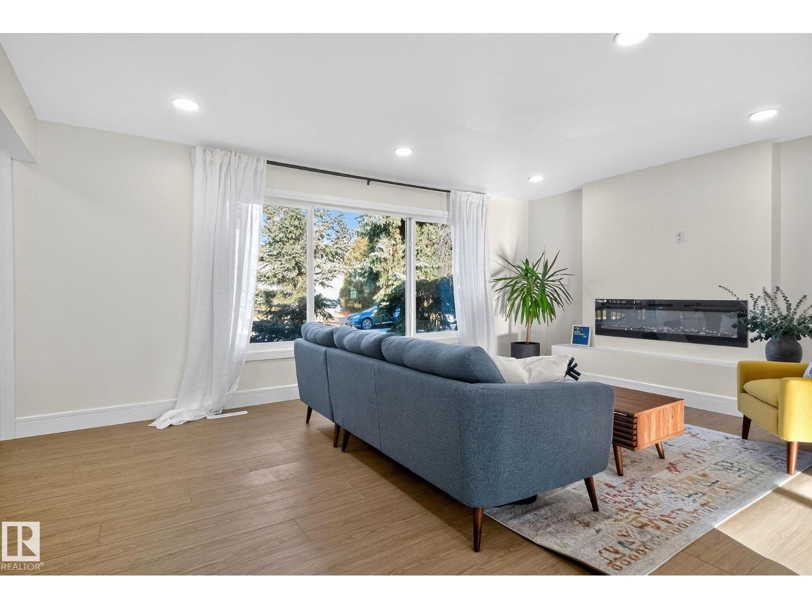 11155 37 AV NW, Edmonton