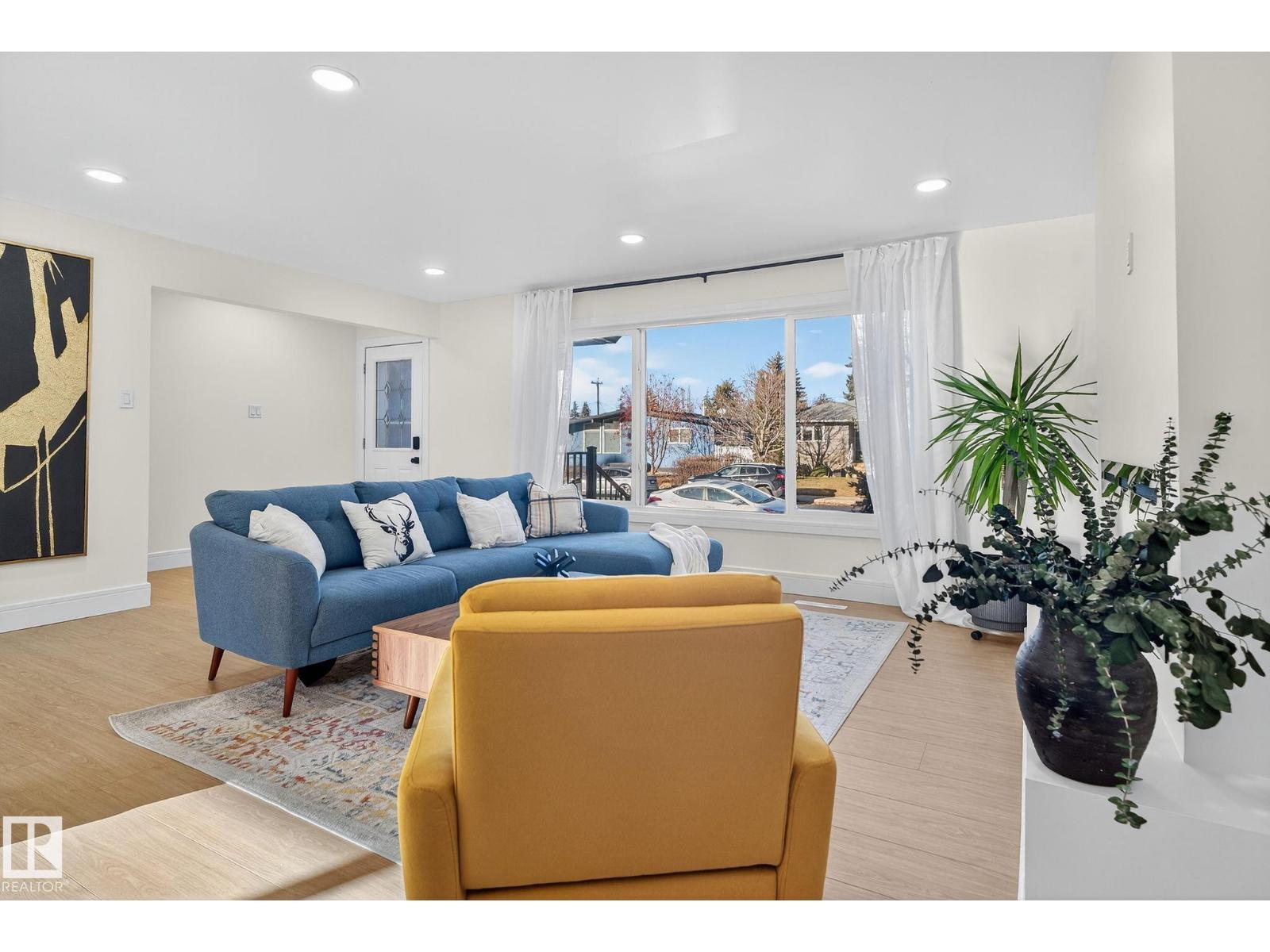 11155 37 AV NW, Edmonton