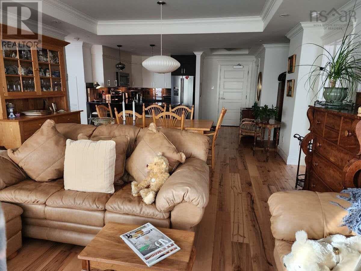 Property 14 of 47 of 1207 1445 South Park Street