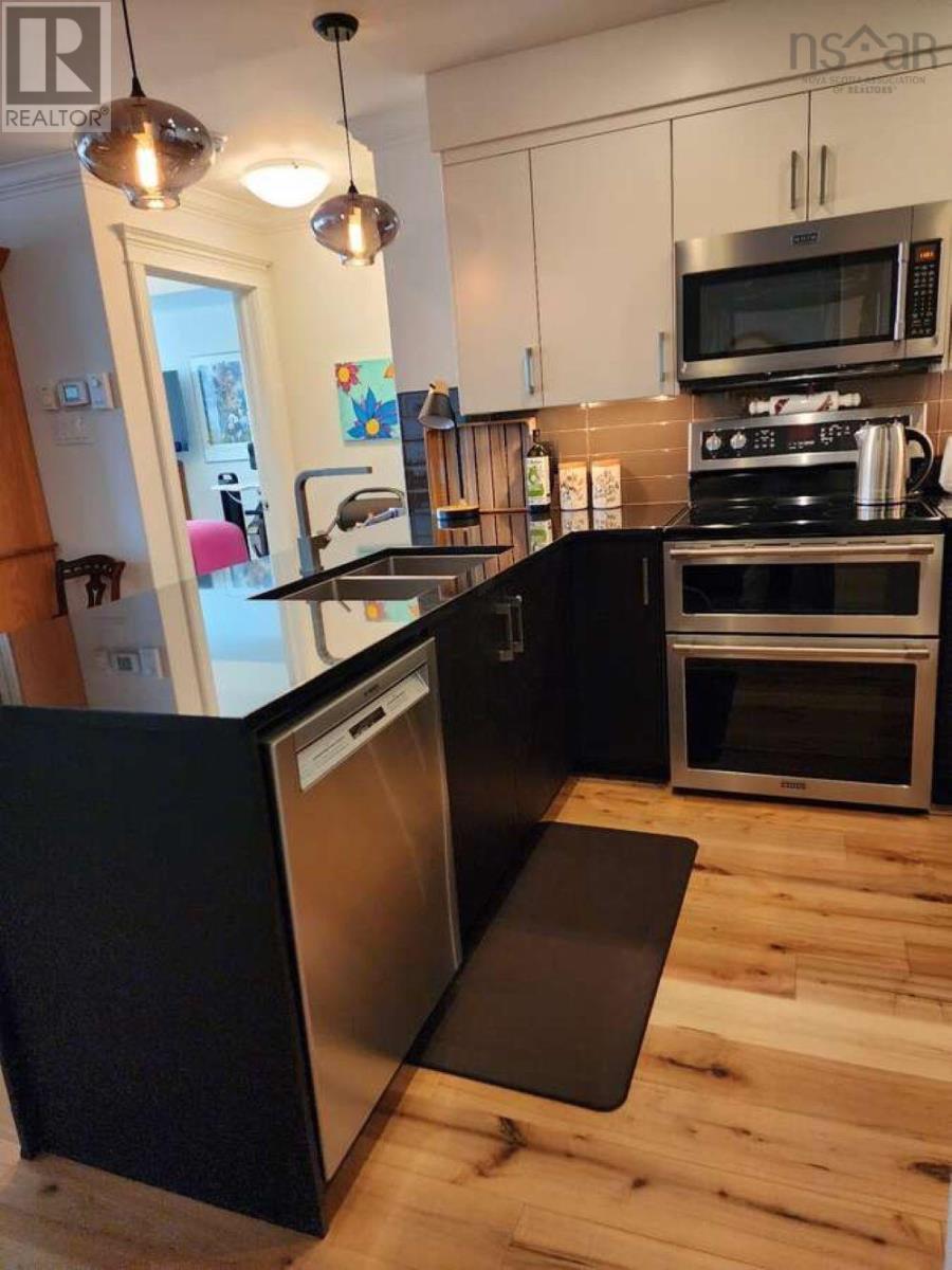 Property 15 of 47 of 1207 1445 South Park Street