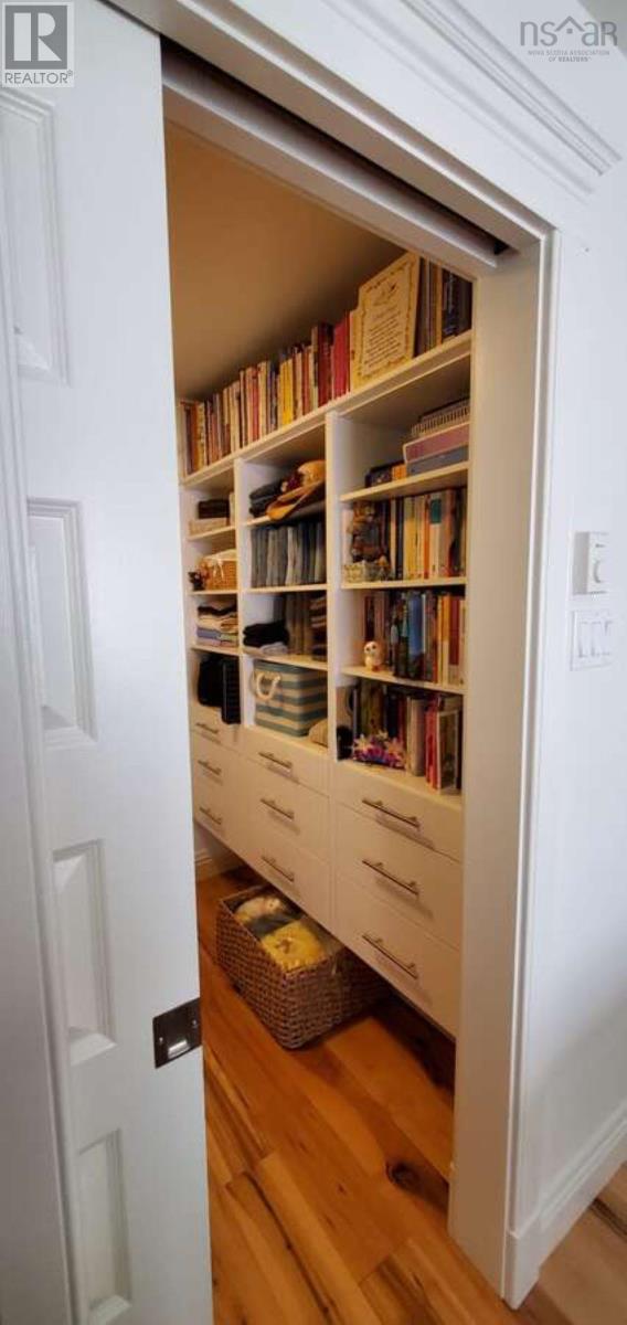 Property 17 of 47 of 1207 1445 South Park Street