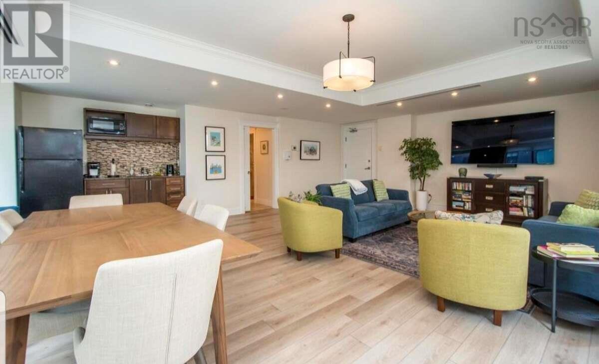 Property 43 of 47 of 1207 1445 South Park Street