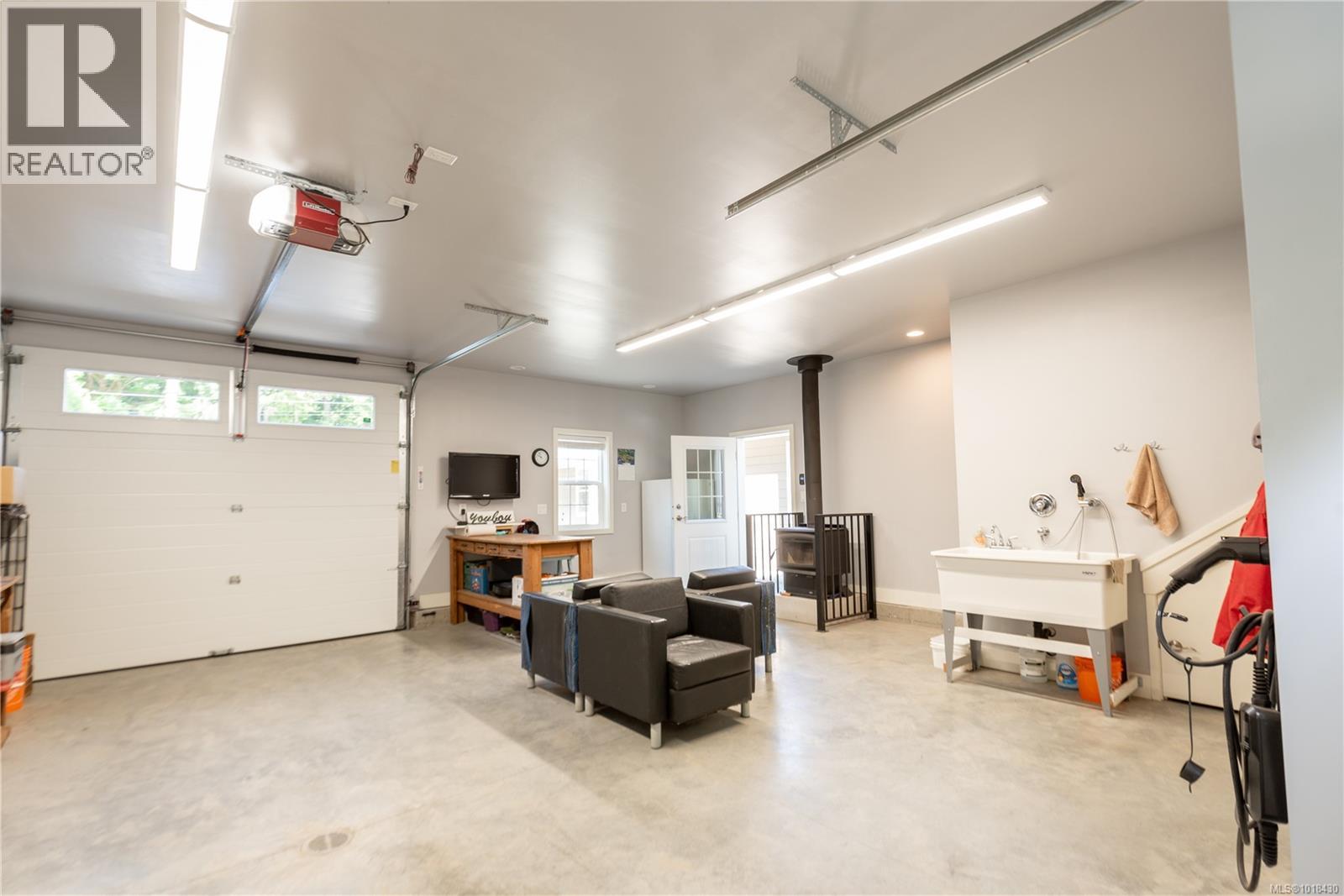 10011 Youbou Rd, Youbou