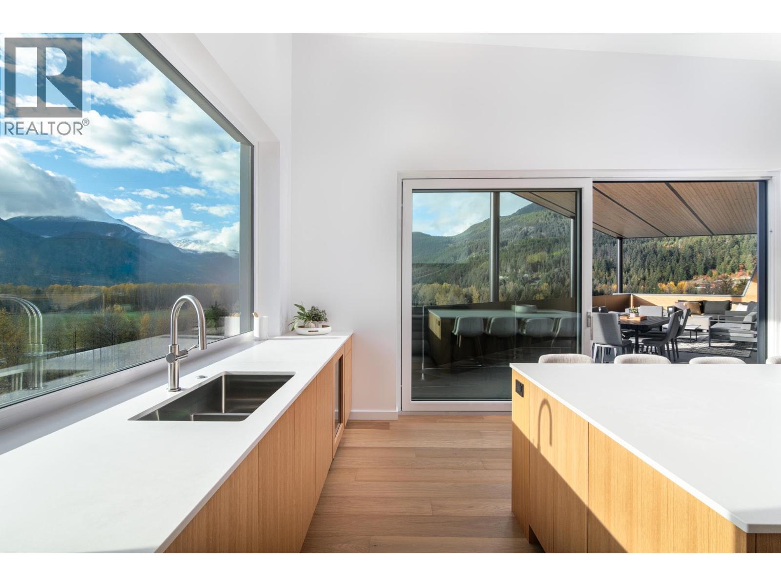 1780 PINEWOOD DRIVE, Pemberton