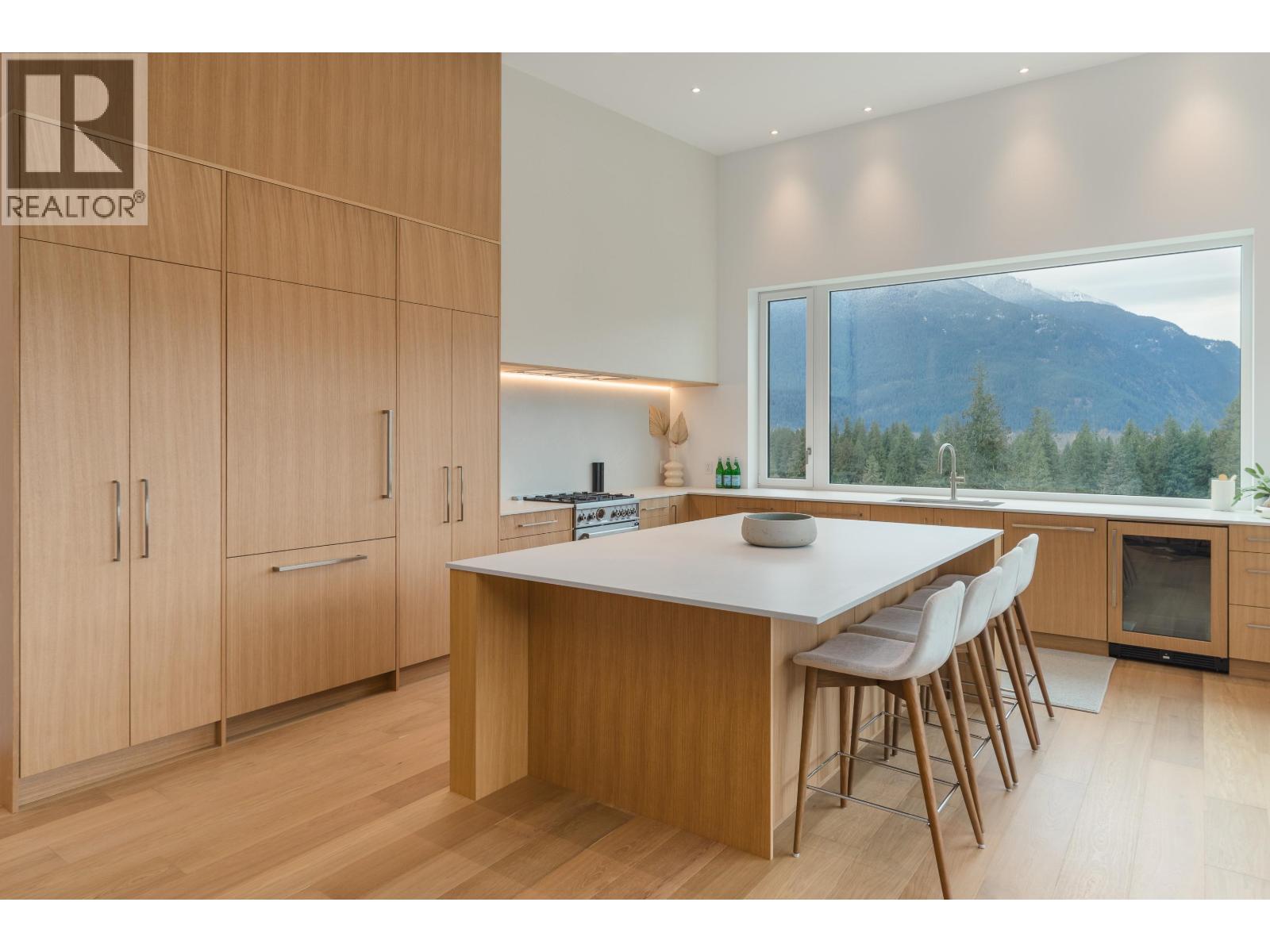 1780 PINEWOOD DRIVE, Pemberton