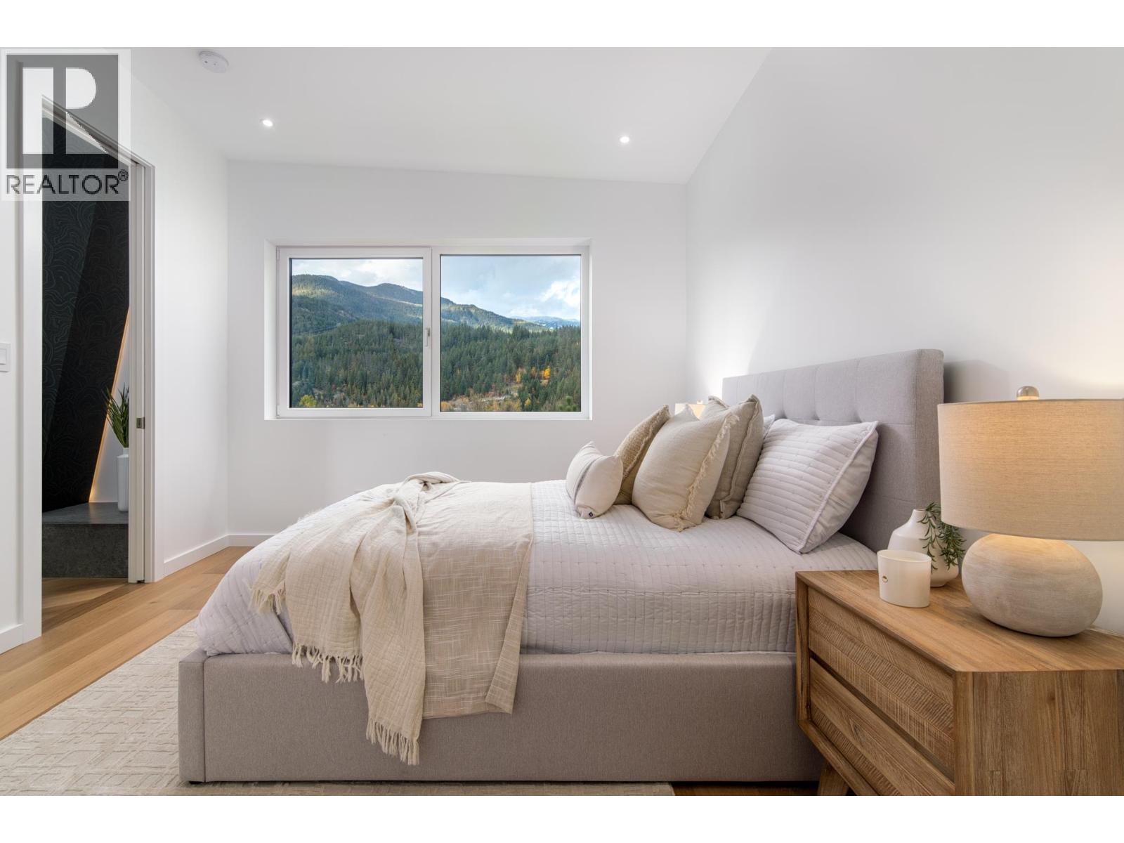 1780 PINEWOOD DRIVE, Pemberton