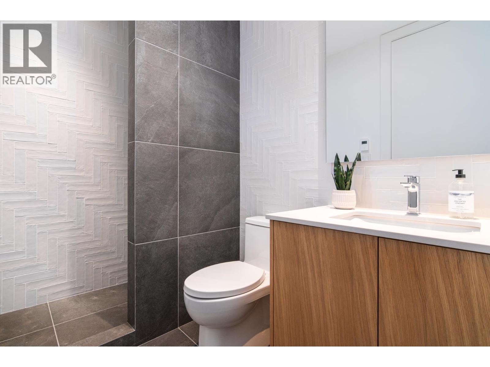 1780 PINEWOOD DRIVE, Pemberton