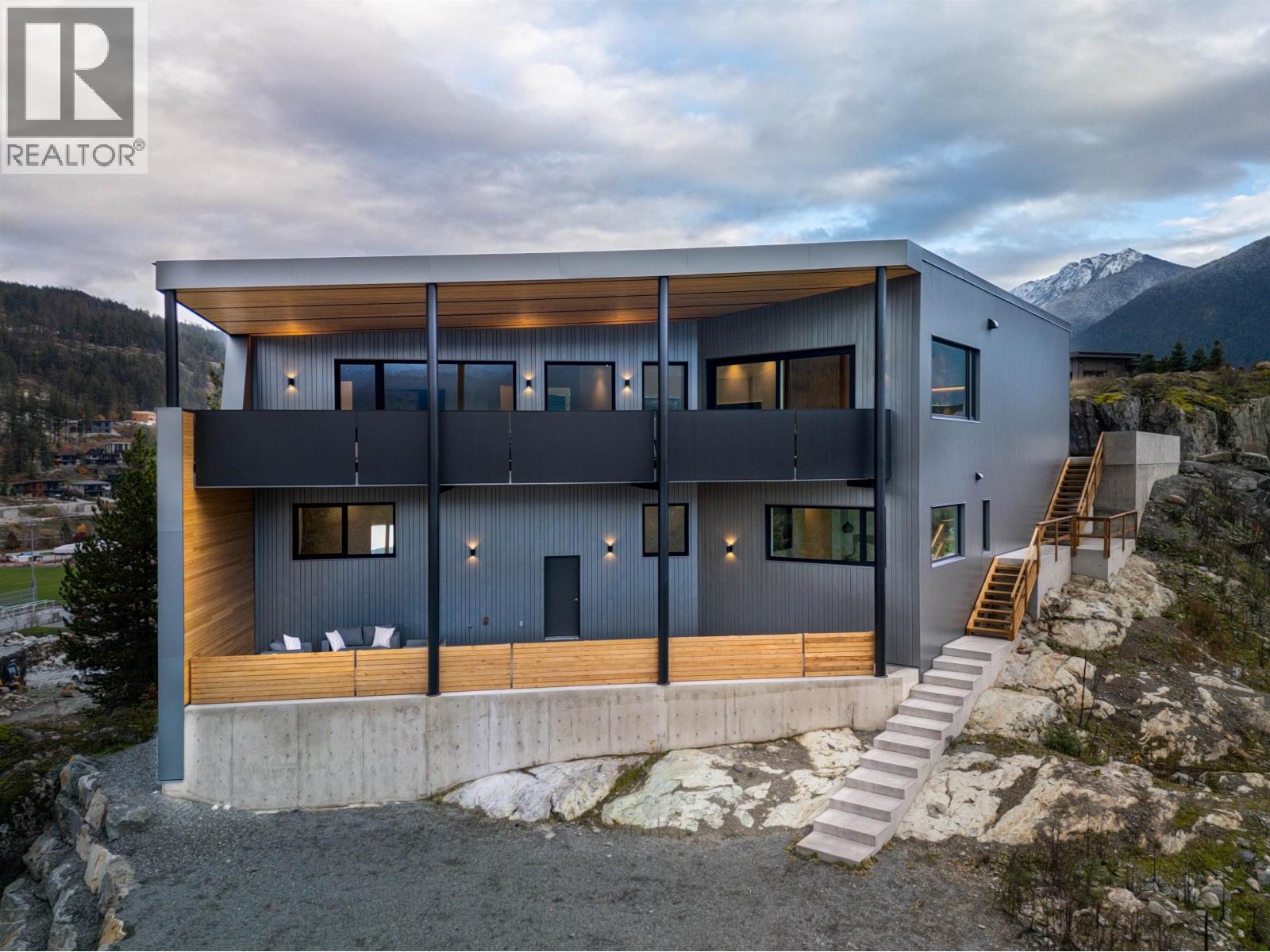 1780 PINEWOOD DRIVE, Pemberton