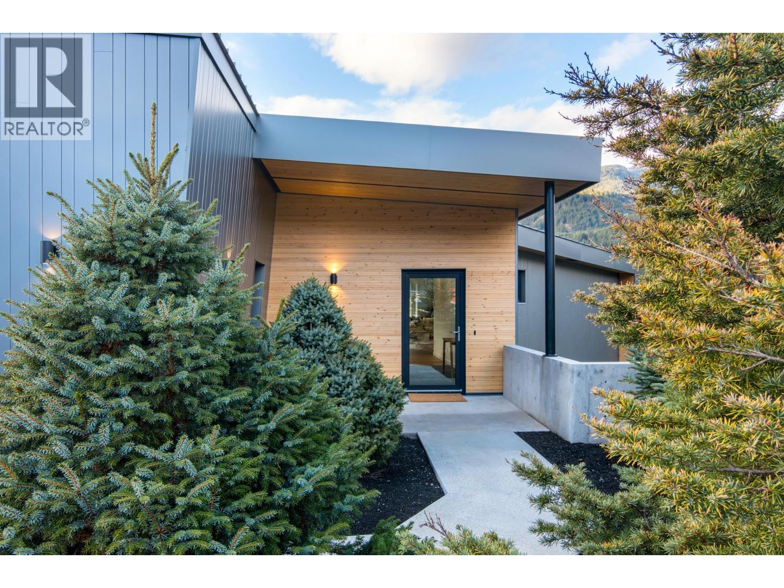 1780 PINEWOOD DRIVE, Pemberton