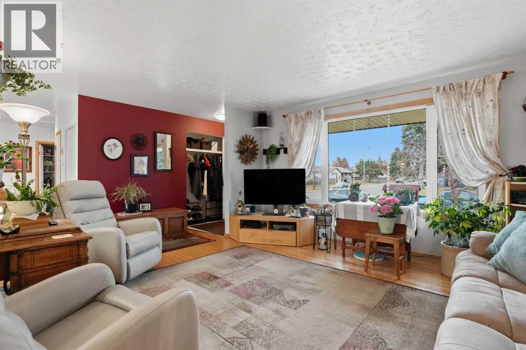 Single Family House Bungalow for Sale in  Fordham Crescent SE Forest Heights Calgary 