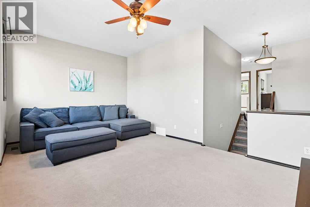 155 Sunset Close, Cochrane