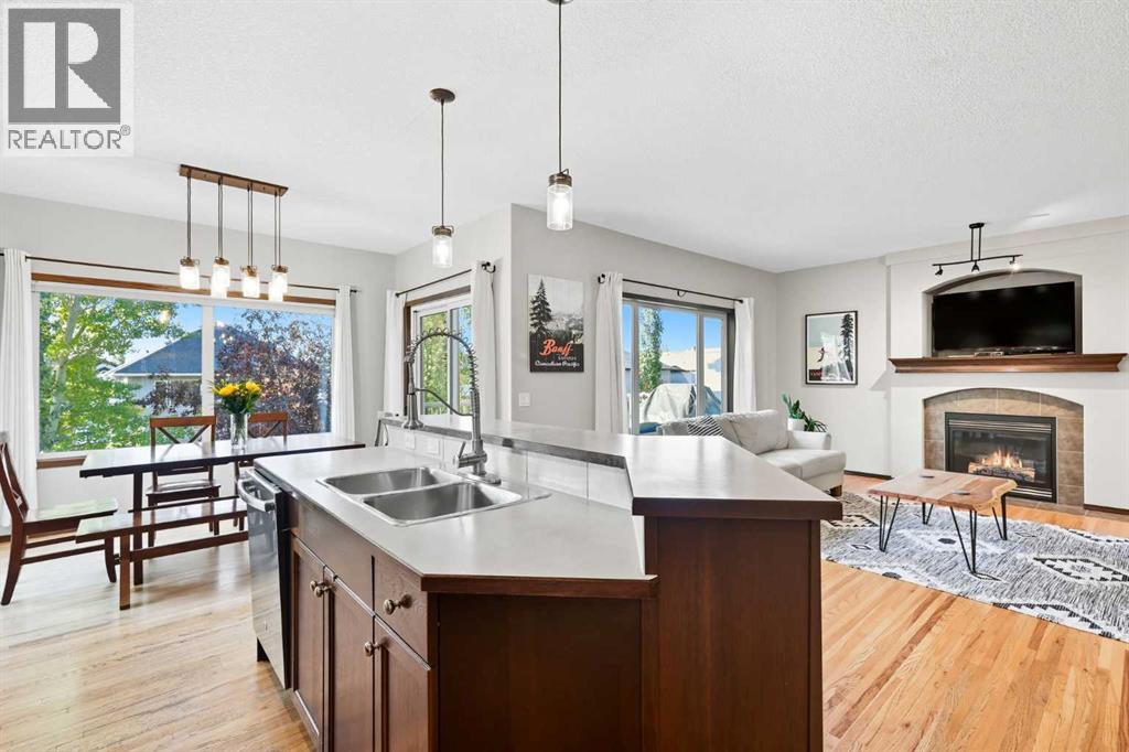 155 Sunset Close, Cochrane