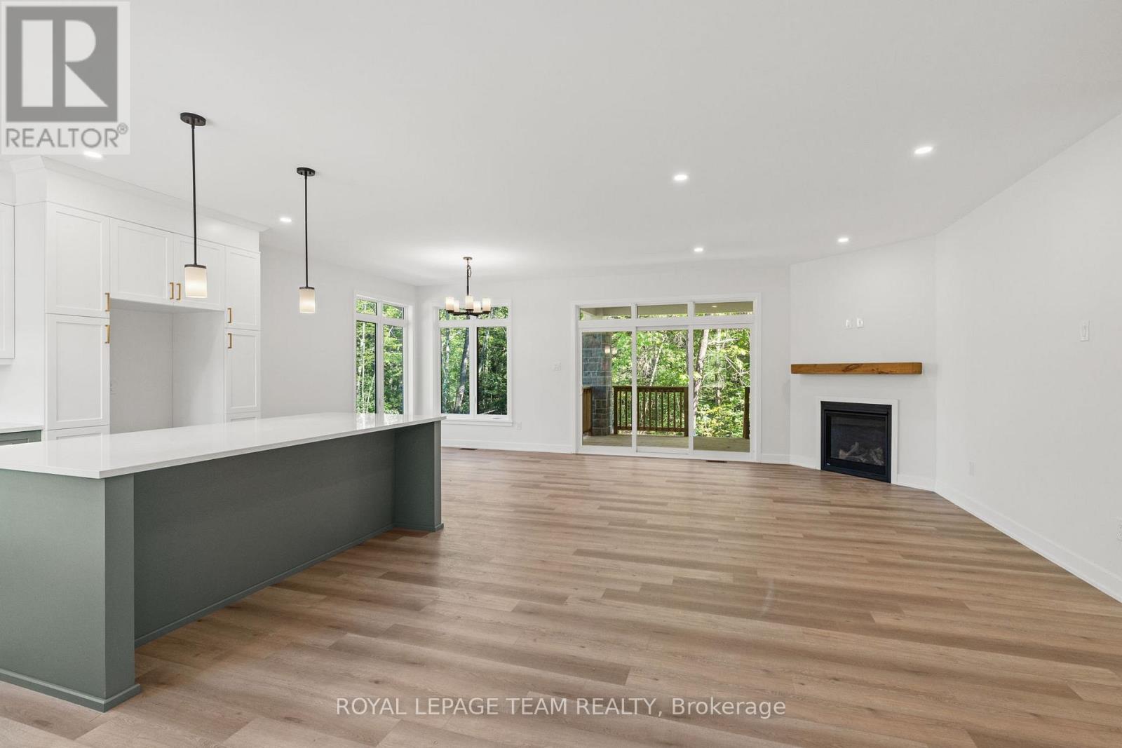 Similar model image; builder variations possible.