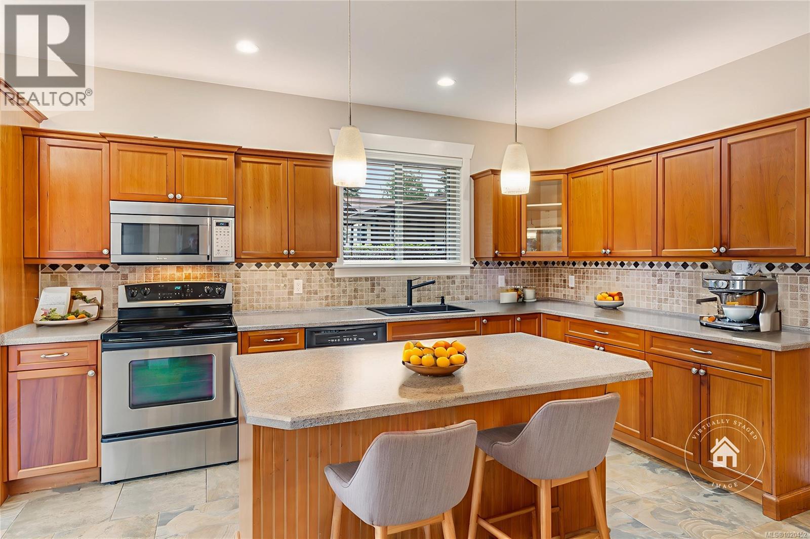 345 Dorset Rd, Qualicum Beach