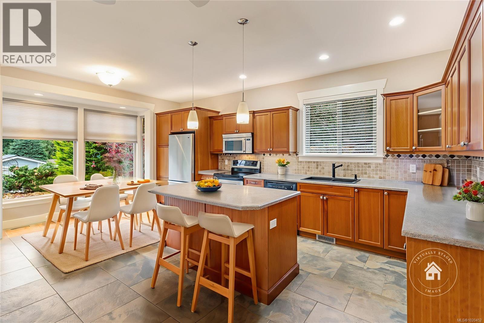 345 Dorset Rd, Qualicum Beach