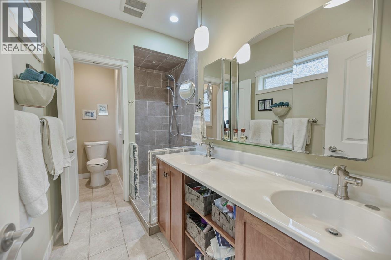 6933 Mountainview Drive, Oliver