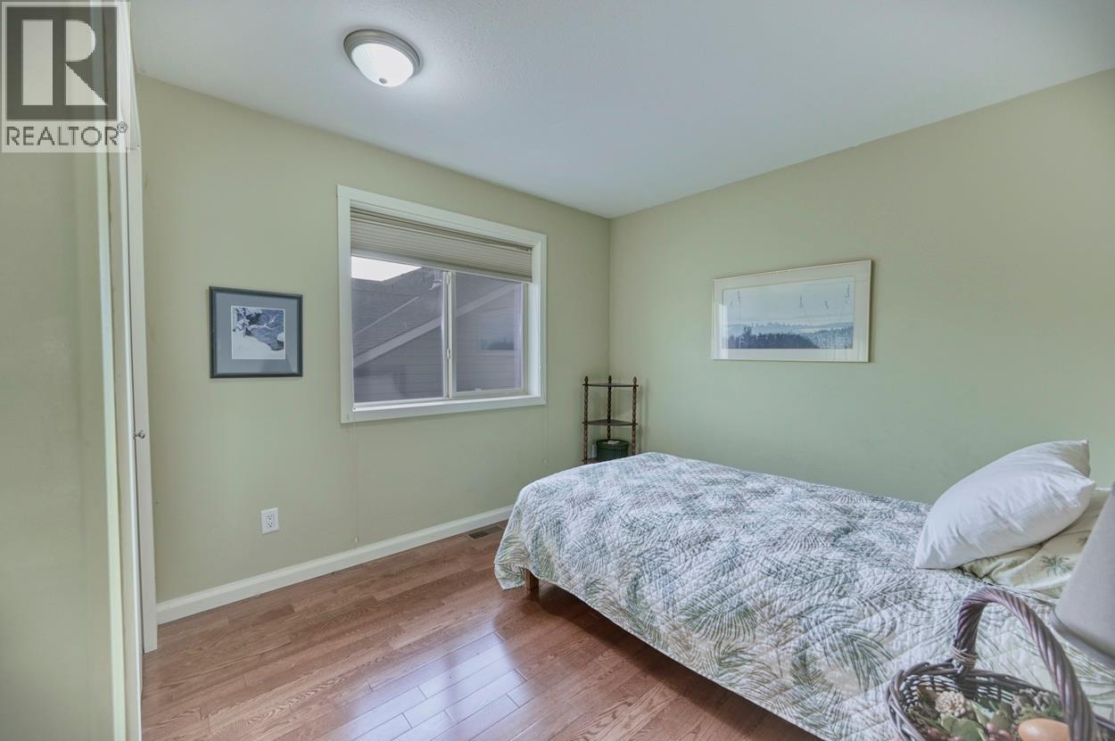 6933 Mountainview Drive, Oliver