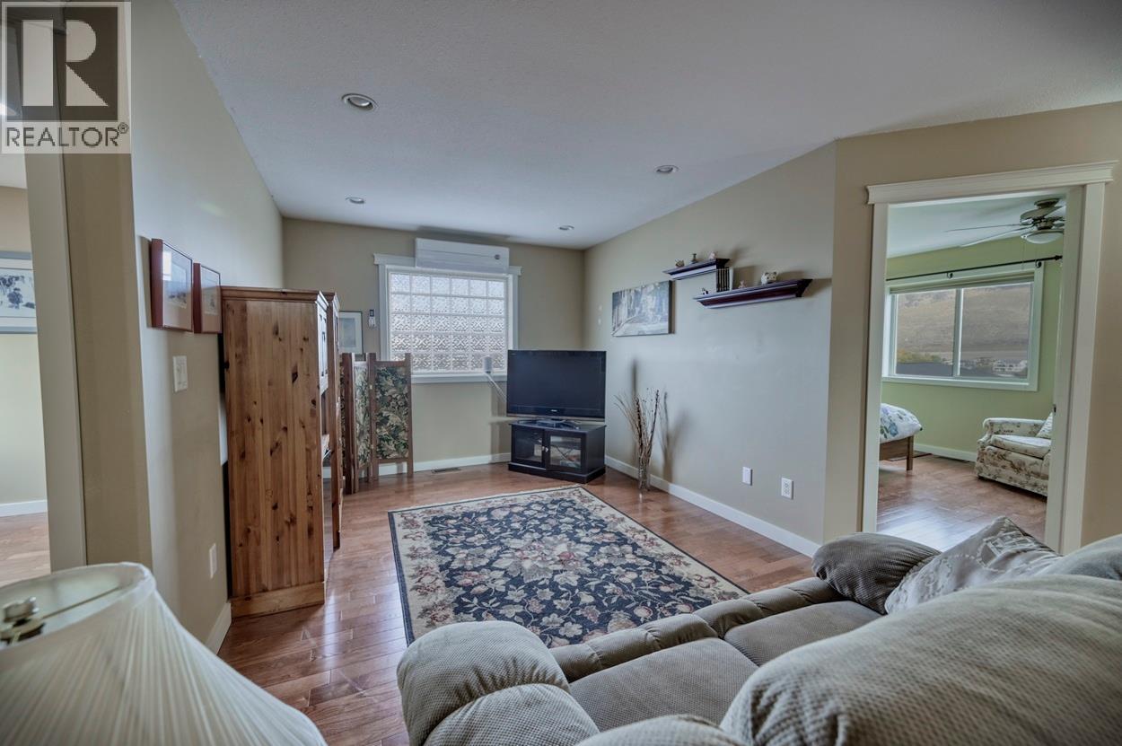 6933 Mountainview Drive, Oliver