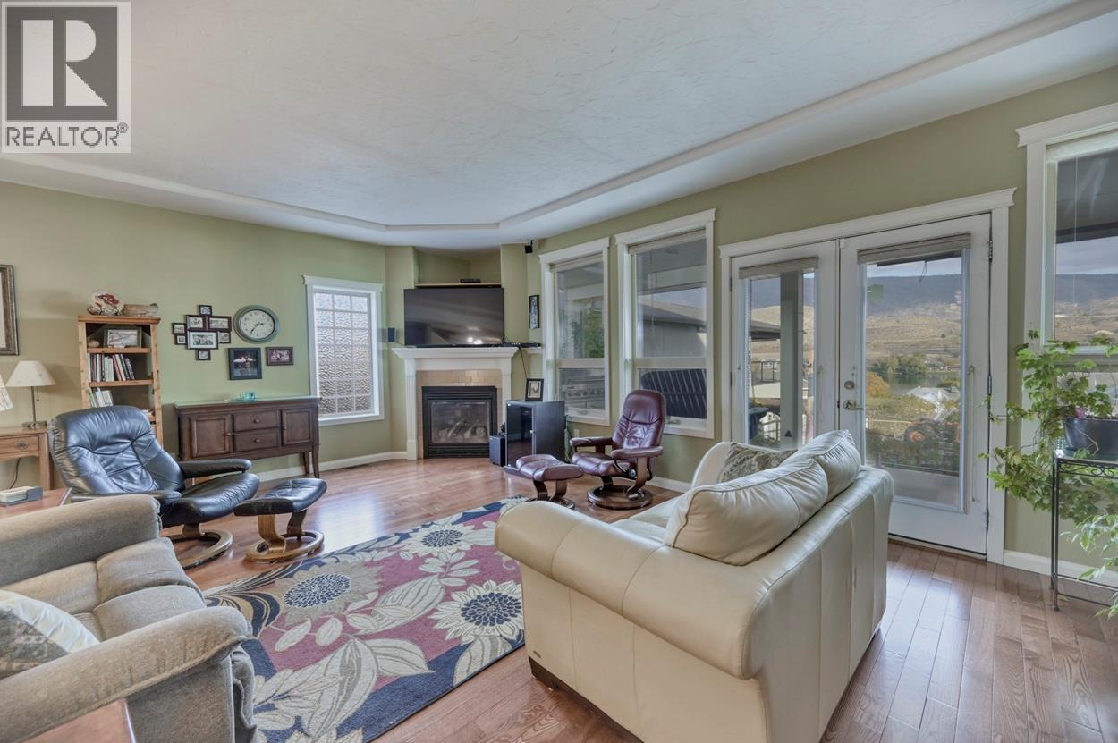 6933 Mountainview Drive, Oliver