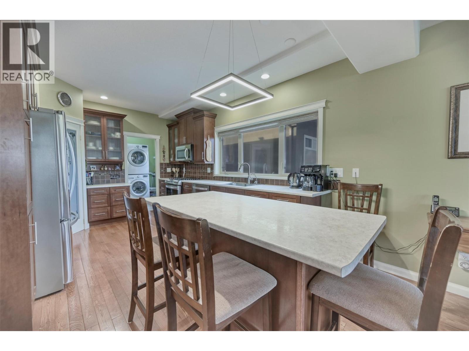 6933 Mountainview Drive, Oliver