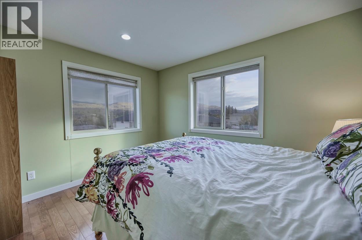 6933 Mountainview Drive, Oliver