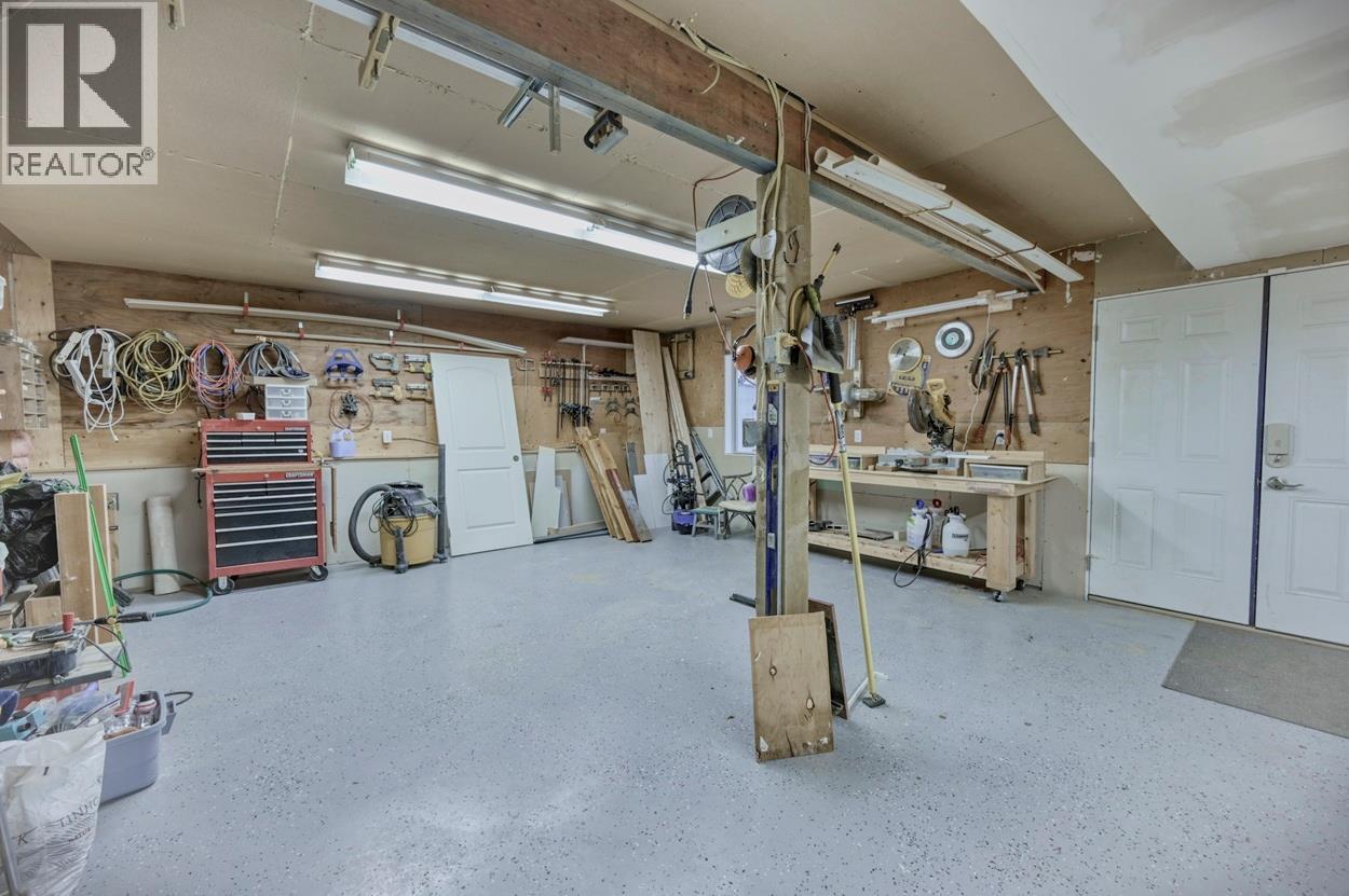 6933 Mountainview Drive, Oliver