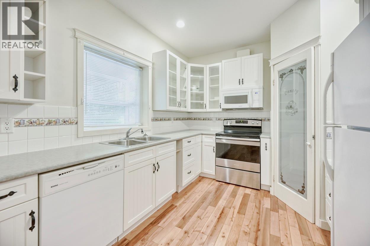 6933 Mountainview Drive, Oliver