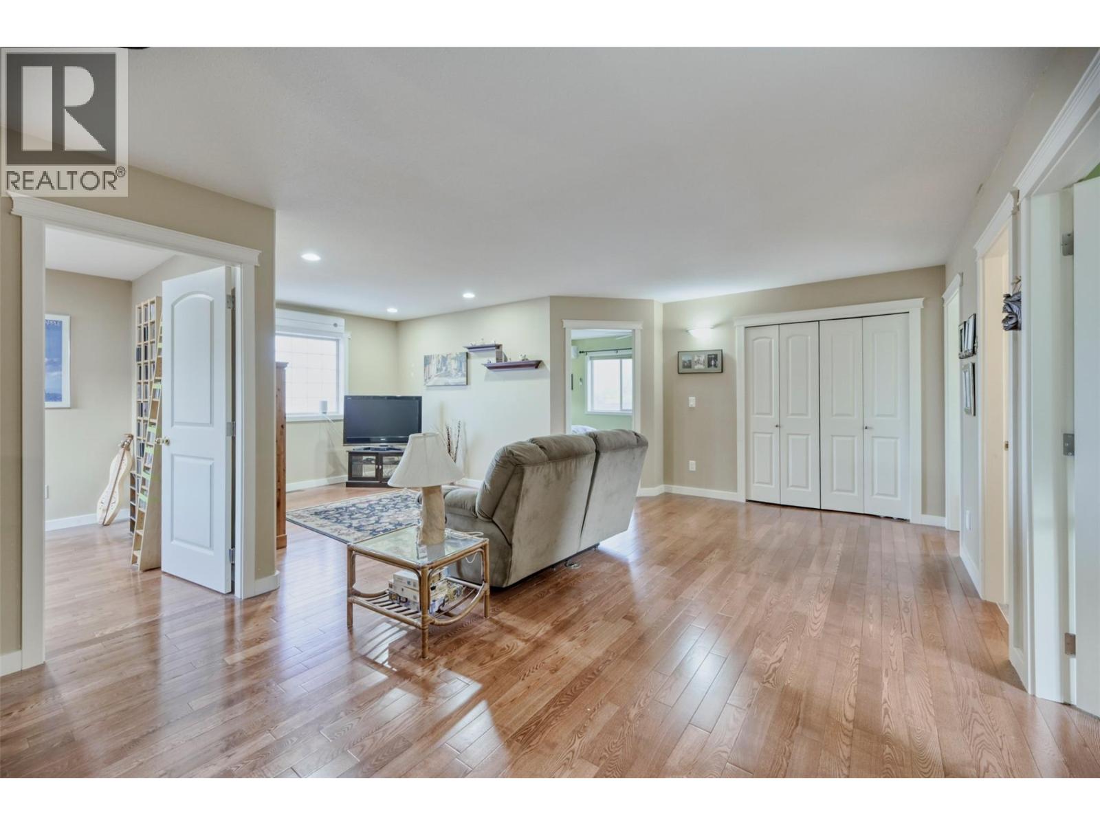 6933 Mountainview Drive, Oliver