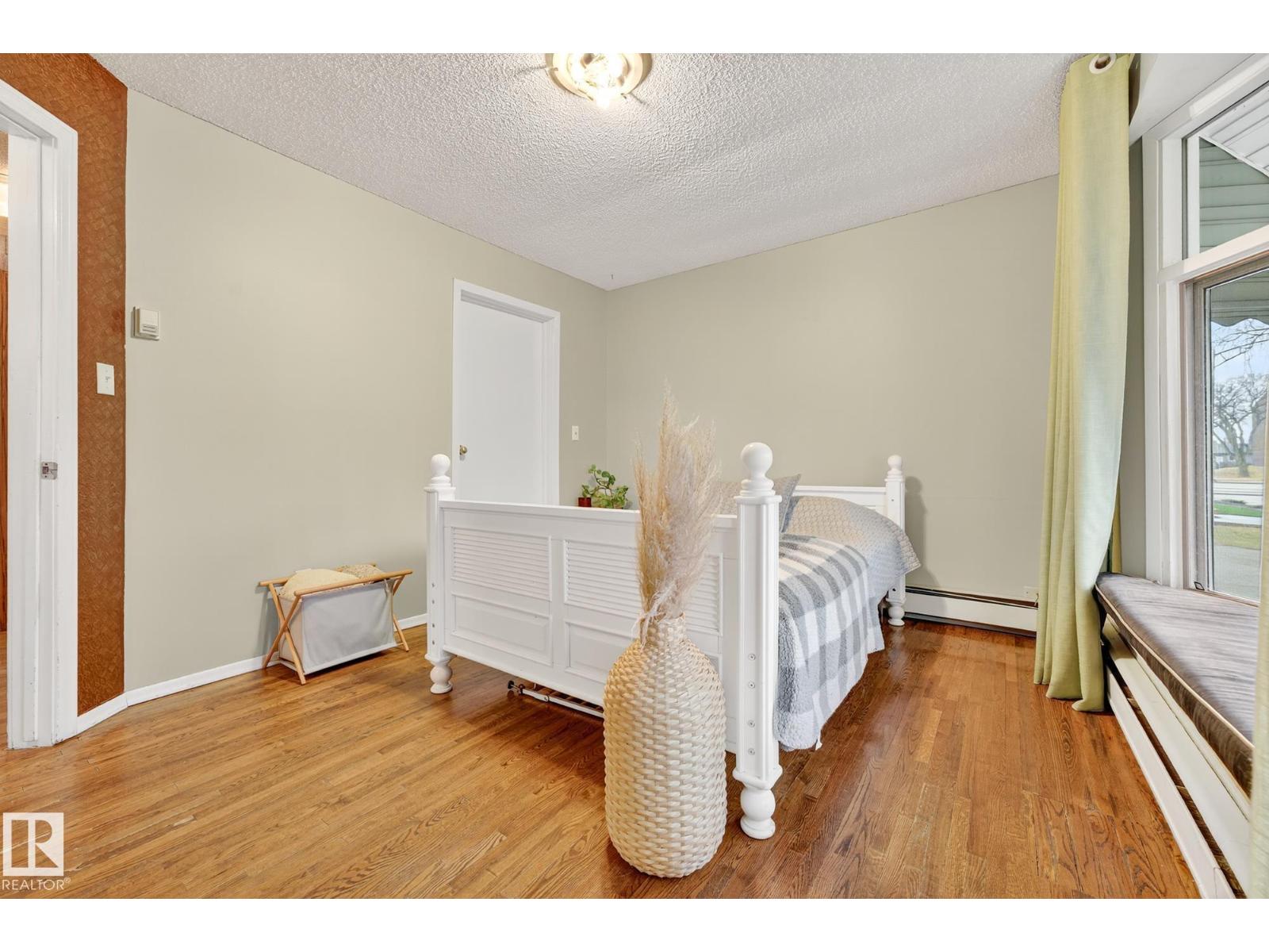 9259 STRATHEARN DR NW, Edmonton