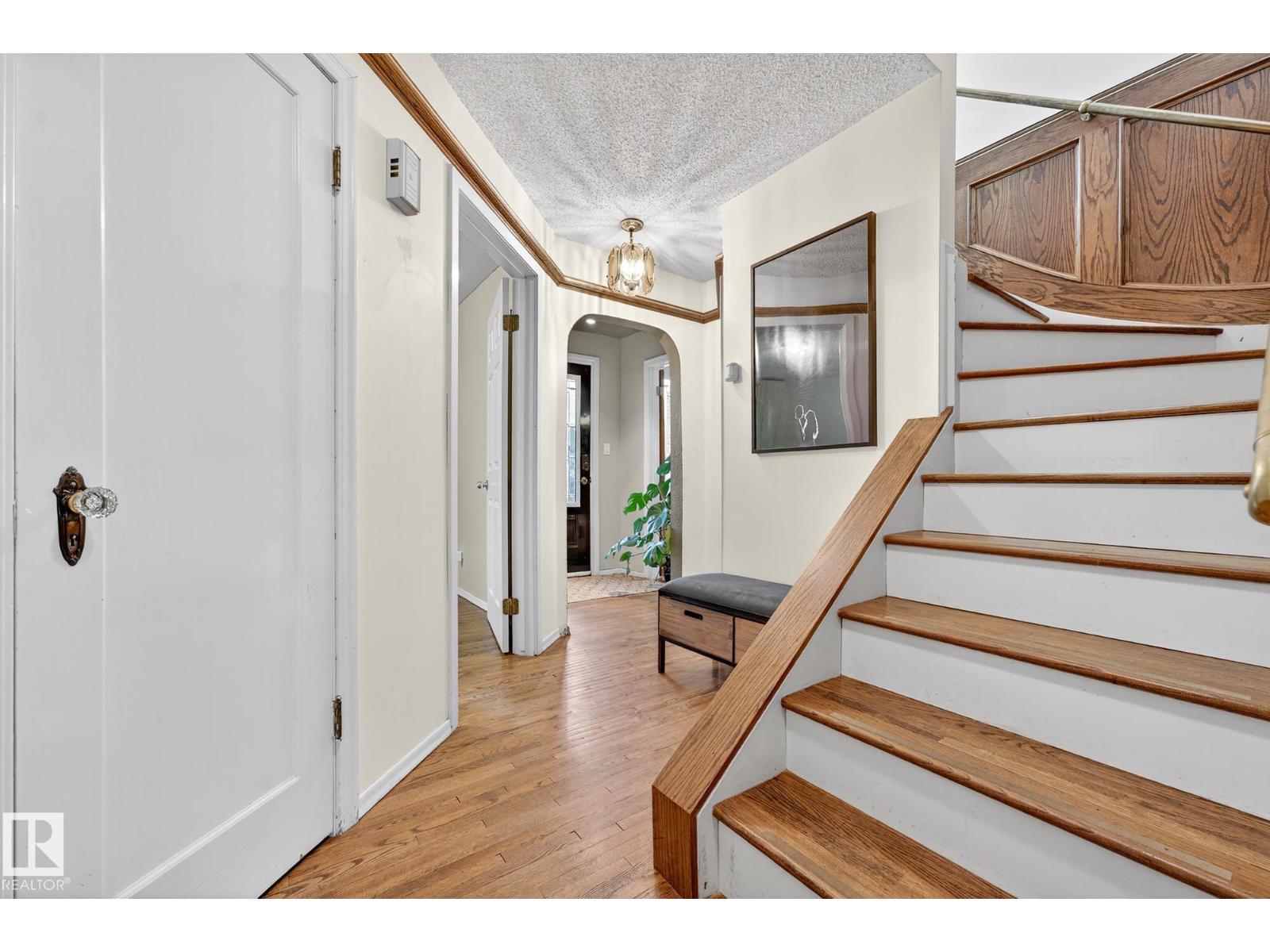 9259 STRATHEARN DR NW, Edmonton