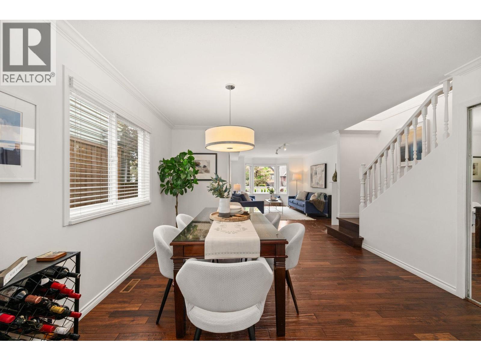 262 E 10TH STREET, North Vancouver