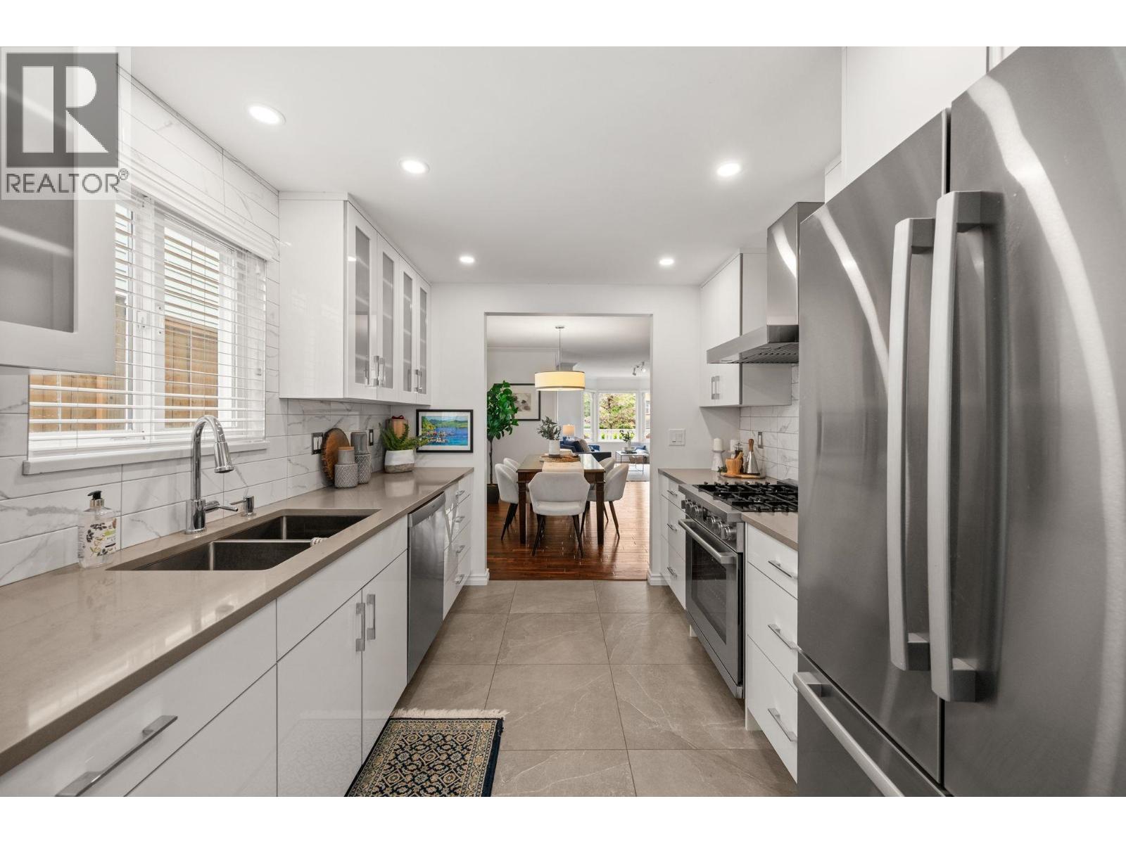 262 E 10TH STREET, North Vancouver